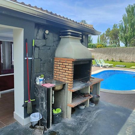 Chalet Con Piscina Y Jacuzzi En Madrid Alquila Habitaciones Algete Екстериор снимка