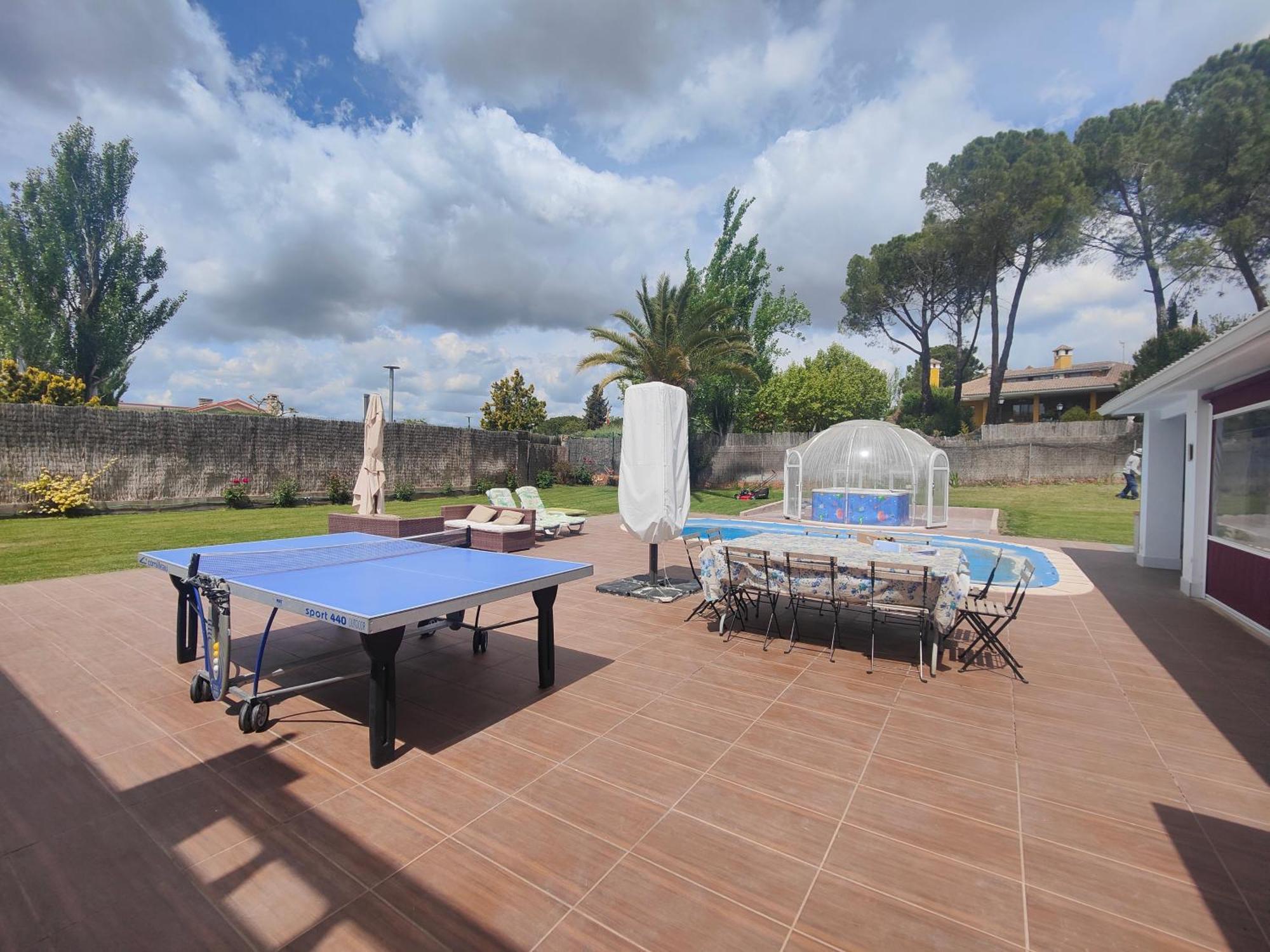 Chalet Con Piscina Y Jacuzzi En Madrid Alquila Habitaciones Algete Екстериор снимка