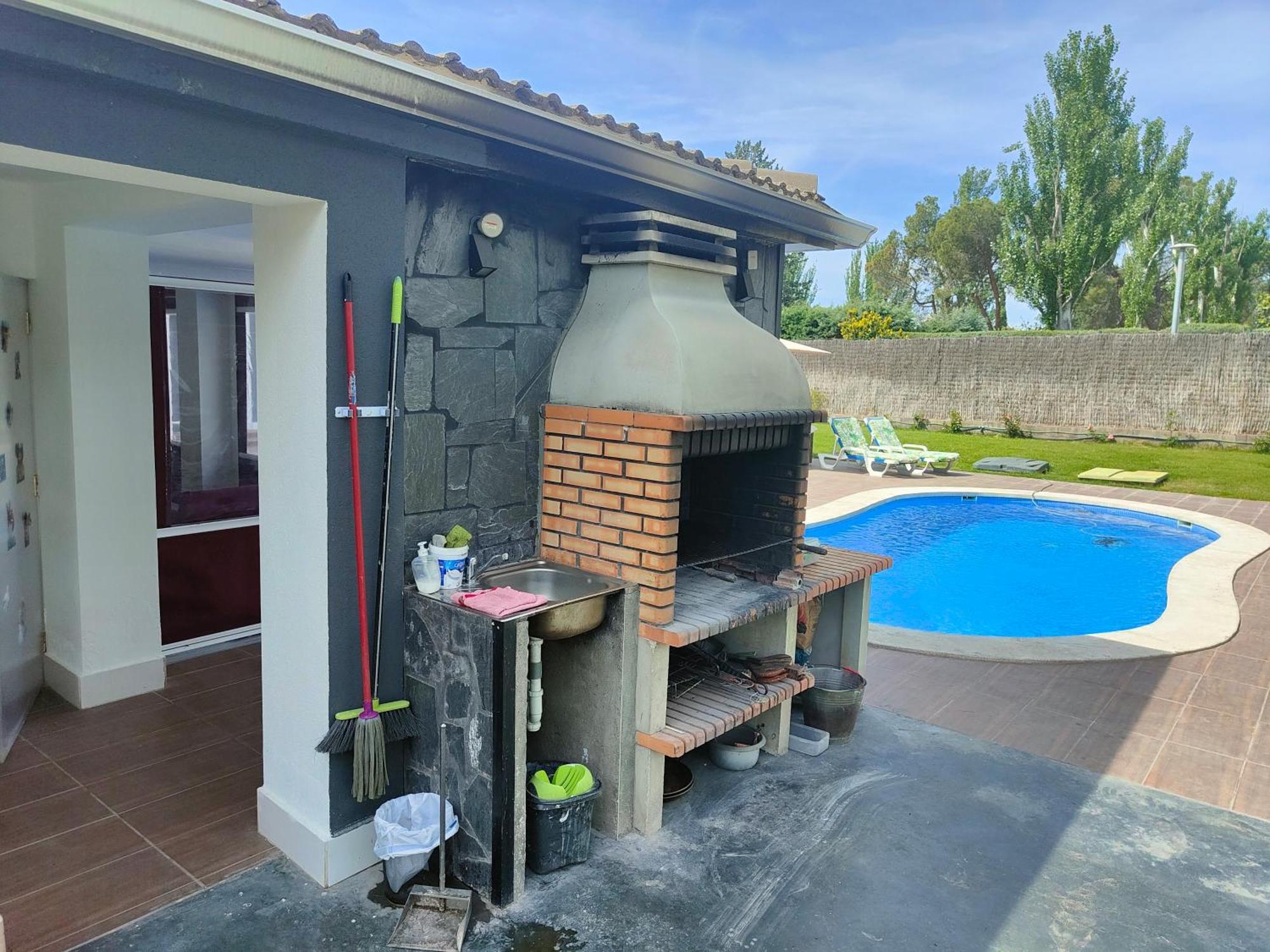 Chalet Con Piscina Y Jacuzzi En Madrid Alquila Habitaciones Algete Екстериор снимка